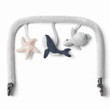 Ergobaby® Evolve Lok con giocattoli Ocean Wonders Light Grey