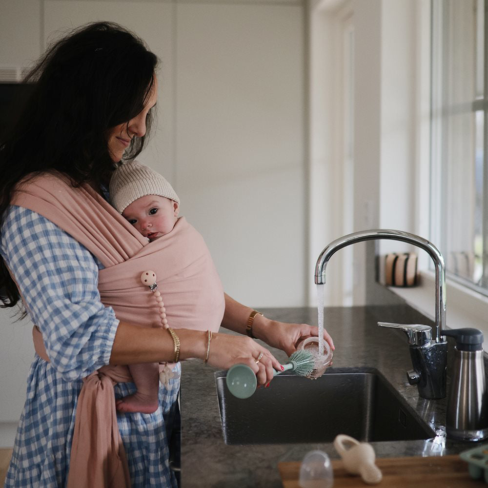 Mushie® Silikonska krtačka za čiščenje Cambridge Blue Mushie