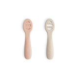 Mushie® Set di due cucchiai in silicone Blush/Shifting Sand