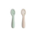 Mushie® Set di due cucchiai in silicone Cambridge Blue/Shifting Sand