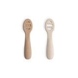Mushie® Set di due cucchiai in silicone Natural/Shifting Sand