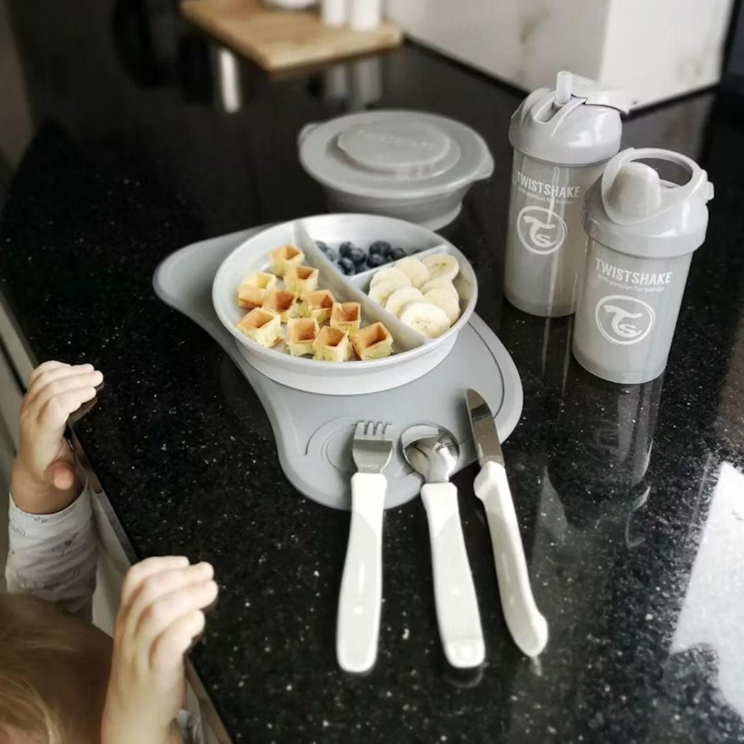 Twistshake® Jedilni pribor z nerjavečim jeklom (12+m) Pastel Grey Twistshake