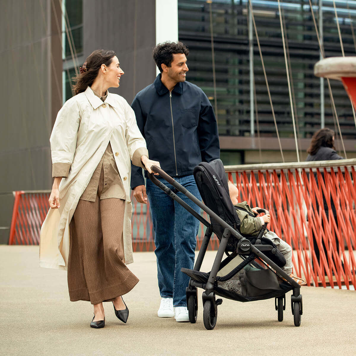 Nuna® Otroški voziček Swiv™ Caviar Nuna