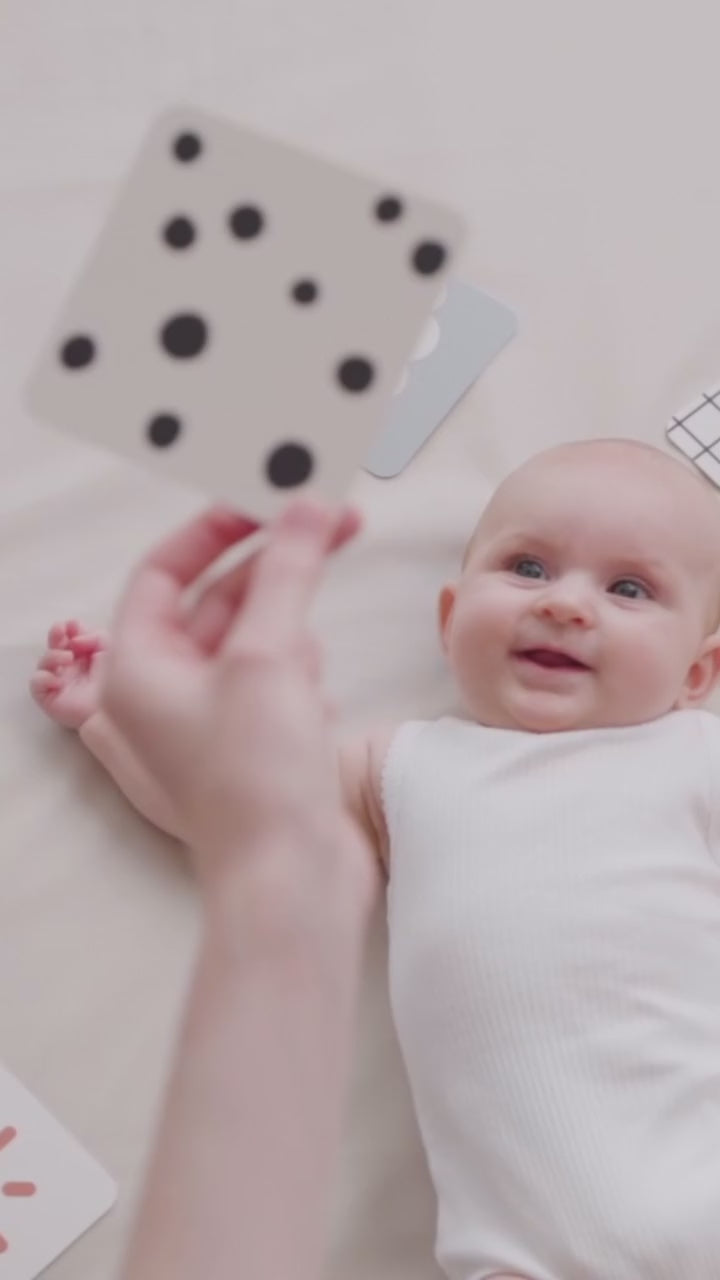 Učitaj video: Done by Deer® Kontrastne kartice Deer friends