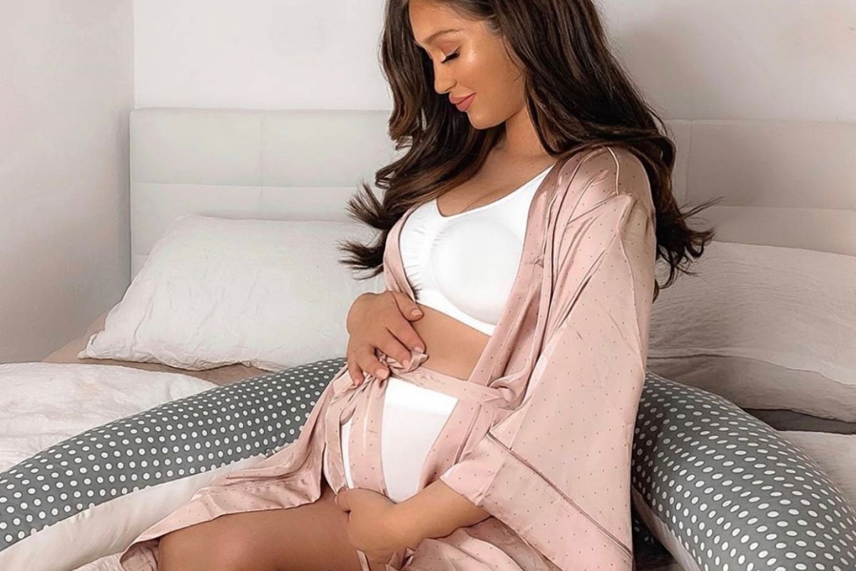 Kako blazina za nosečnice Koala Babycare Hug spremeni tvoj spanec in udobje med nosečnostjo? - Evitas