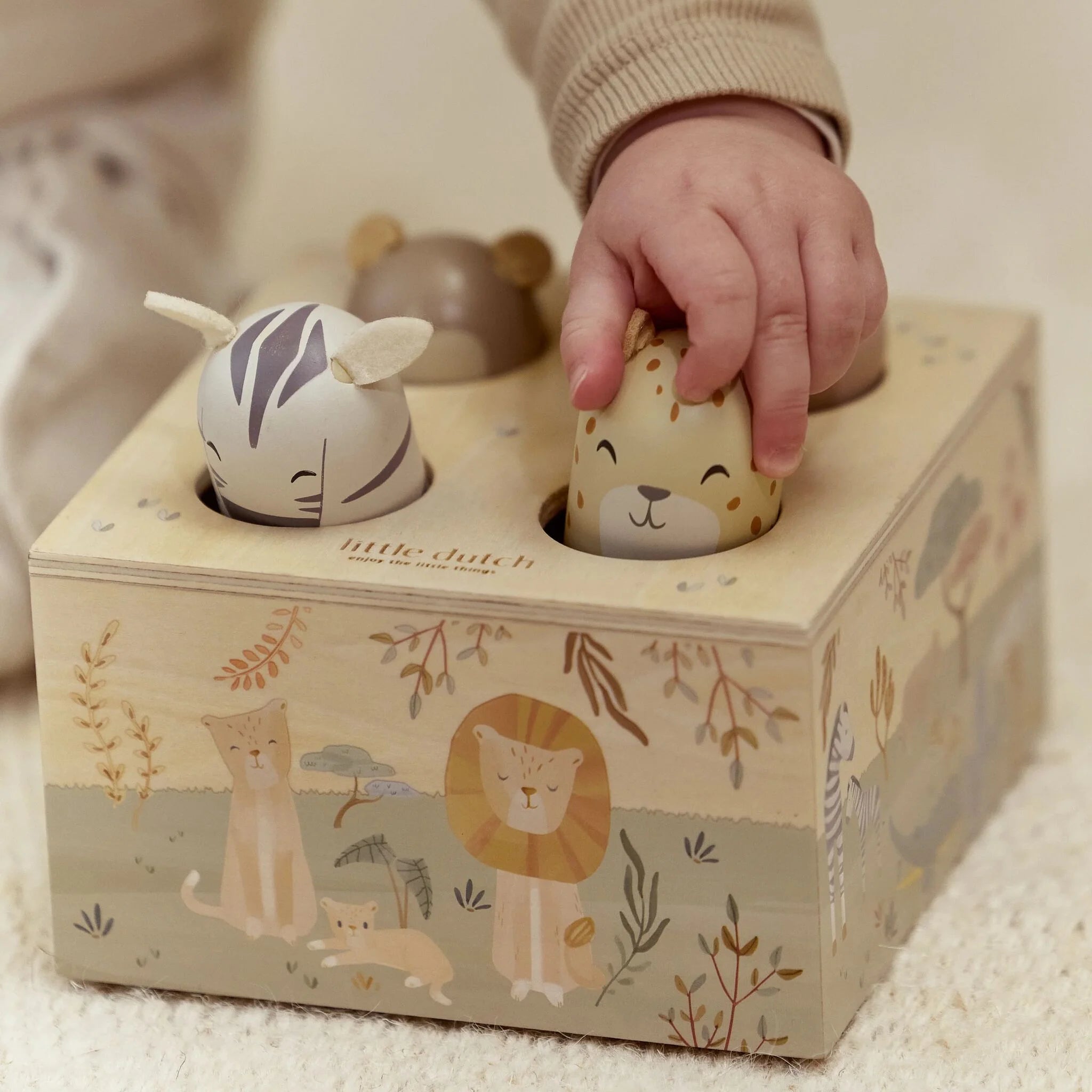 Little Dutch® "Pop up" drvena igračka Safari Friends – slika 6