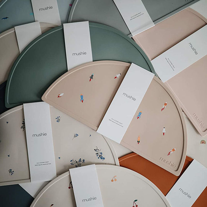 Mushie® Silikonska podloga za hranjenje Rainbow Mushie