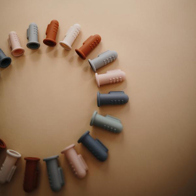 Mushie® Zobna ščetka za na prst Tradewinds/Stone Mushie