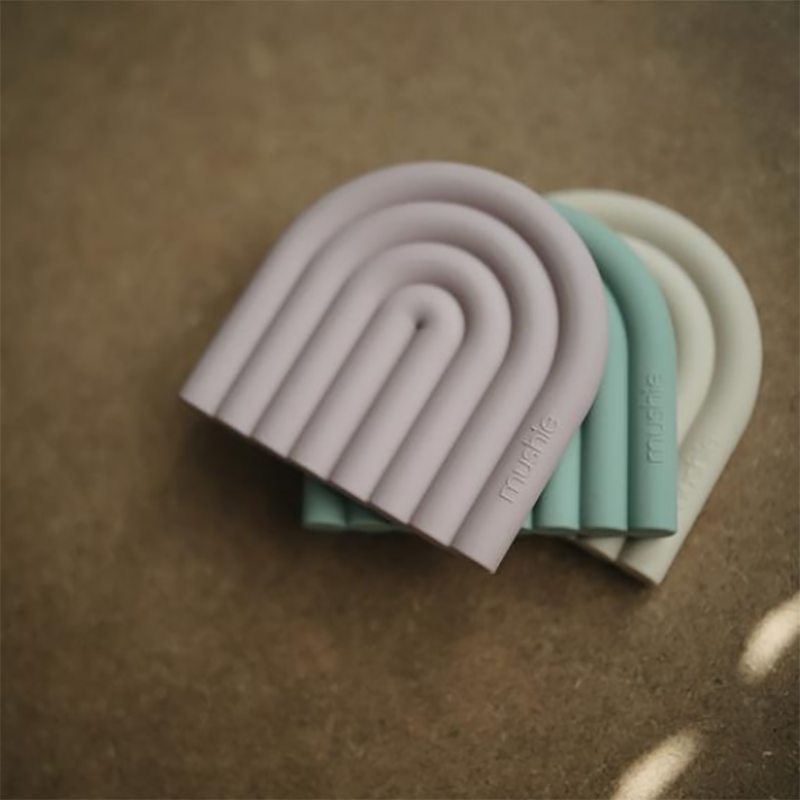 Mushie® Grizalo mavrica Shifting Sand Mushie