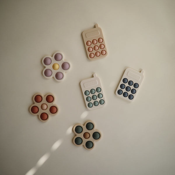 Mushie® Aktivnostna igračka iz silikona Telefon Cambridge Blue Mushie