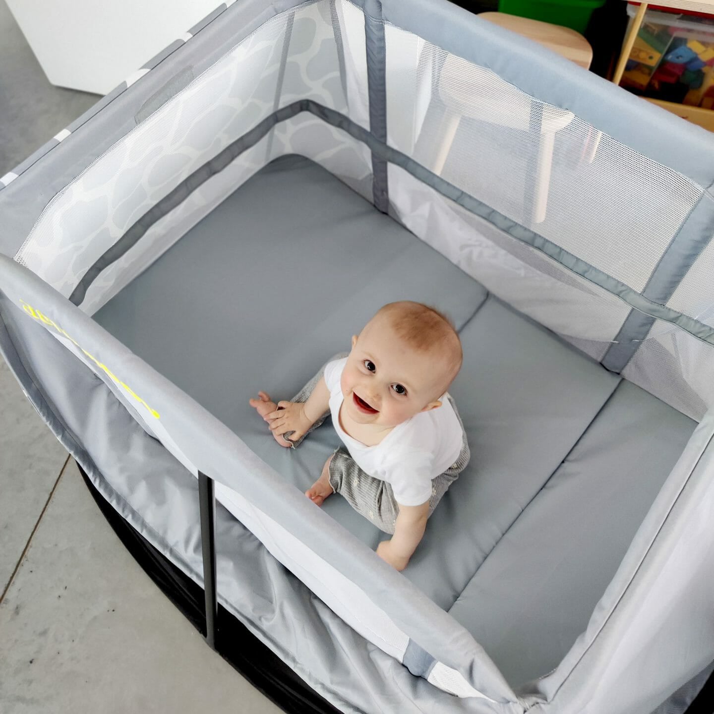 AeroMoov® Prenosna posteljica Blue Whale AeroMoov