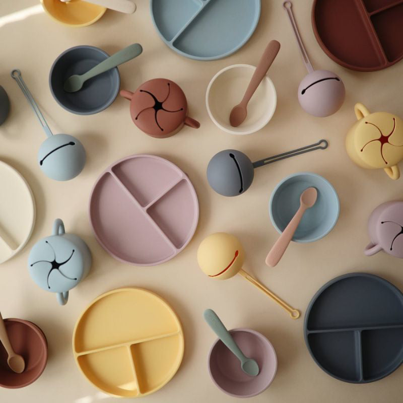 Mushie® Silikonska skledica z vakuumskim dnom Ivory Mushie