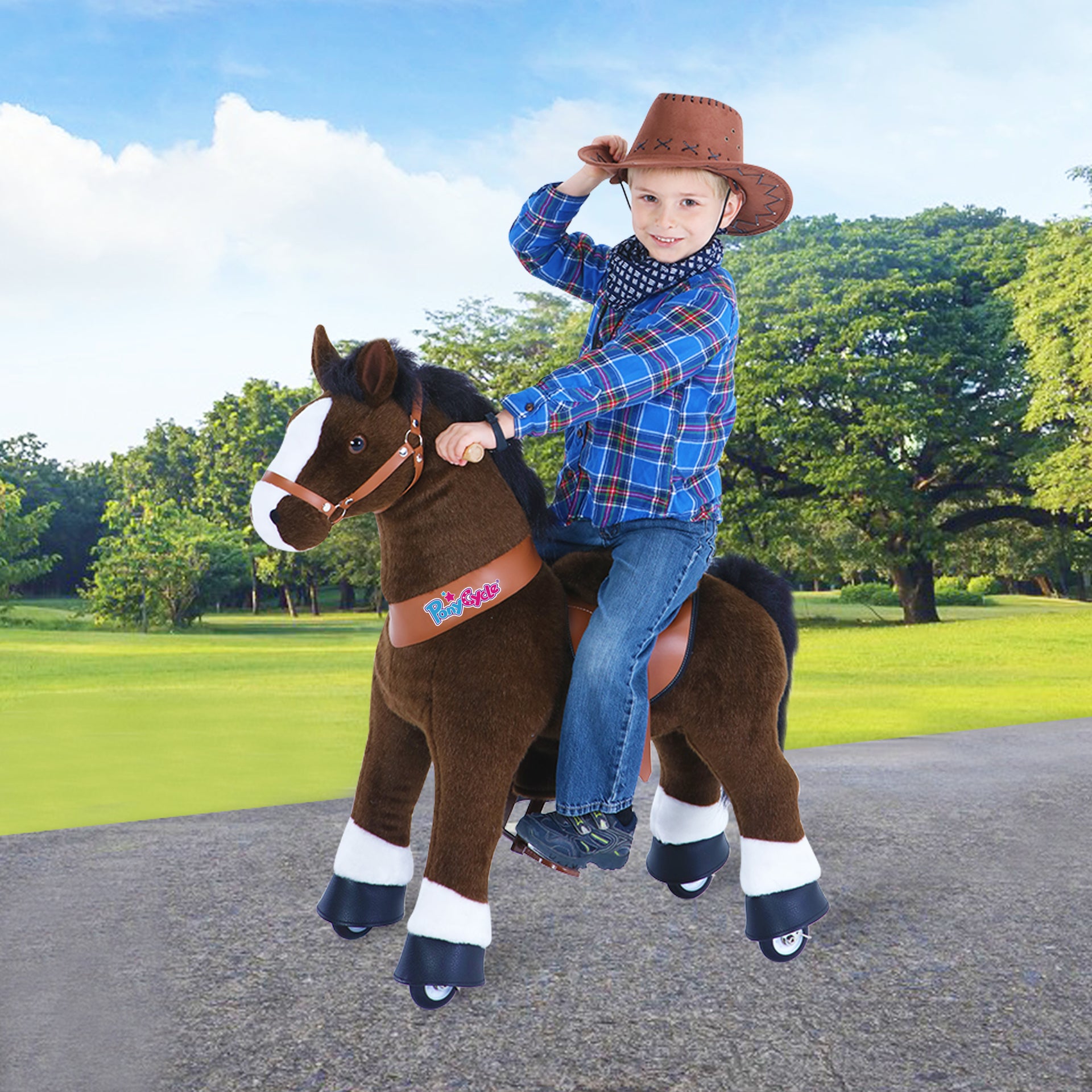 PonyCycle® Konjiček na kolesih - Chocolate Brown with White Hoof (4-8L) PonyCycle