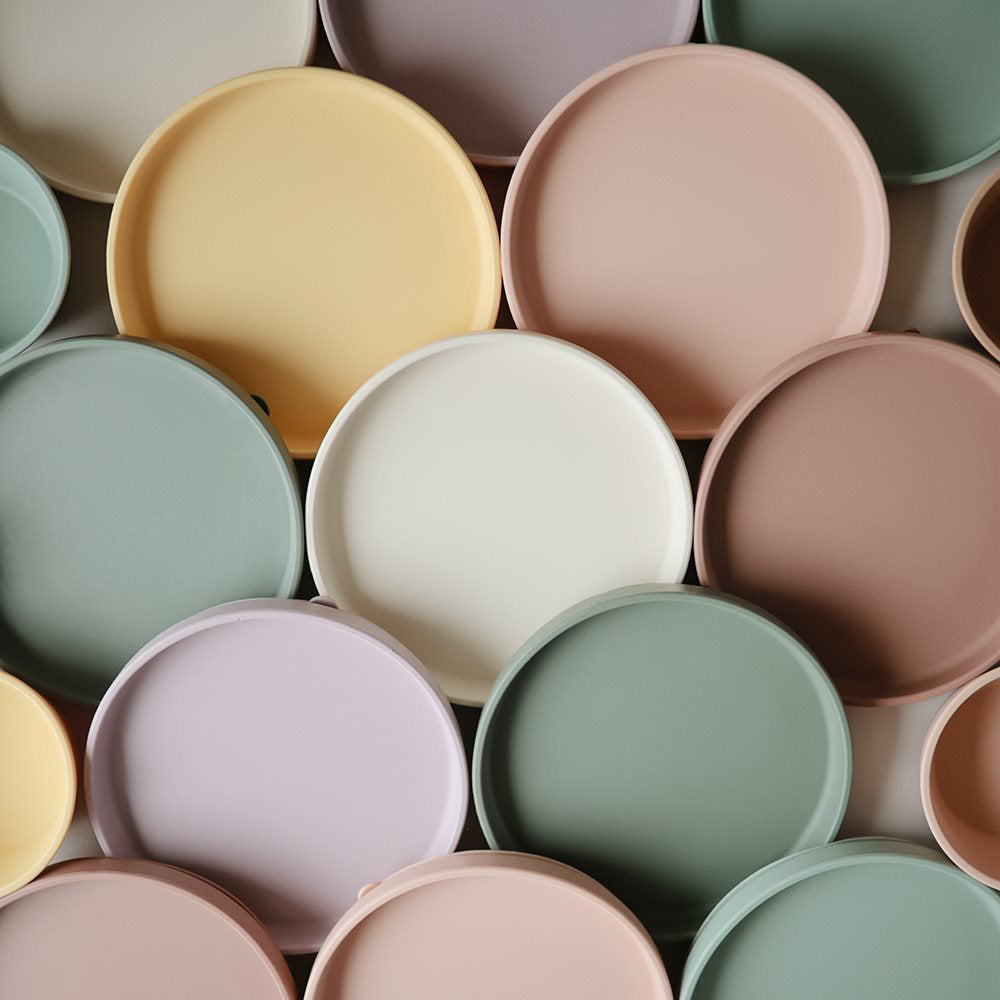 Mushie® Silikonski krožnik z vakumskim dnom Soft Lilac Mushie