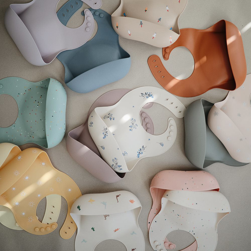 Mushie® Silikonski slinček Cambridge Blue Mushie