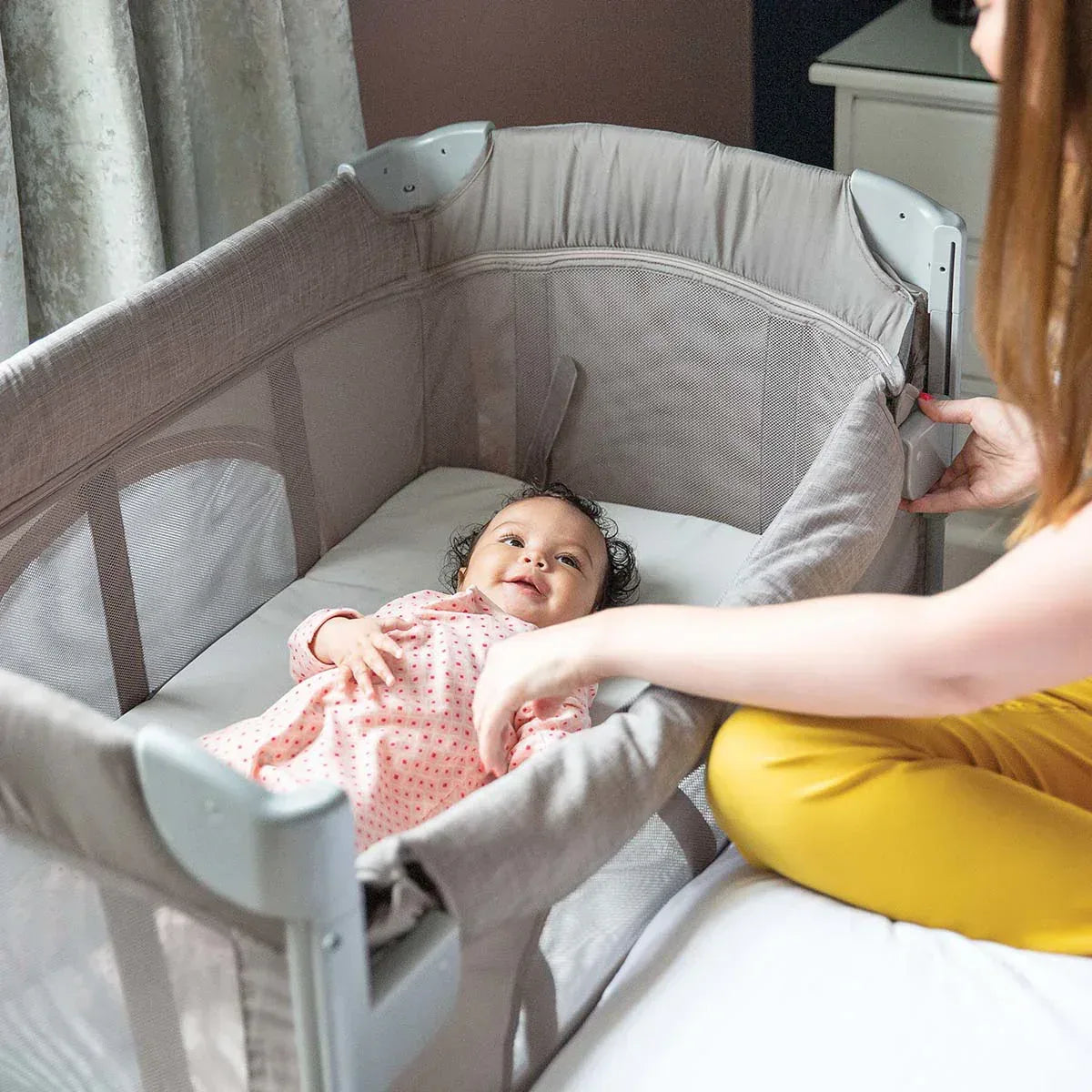 Joie® Bedside crib & travel cot Kubbie™ Sleep Foggy Grey | Evitas