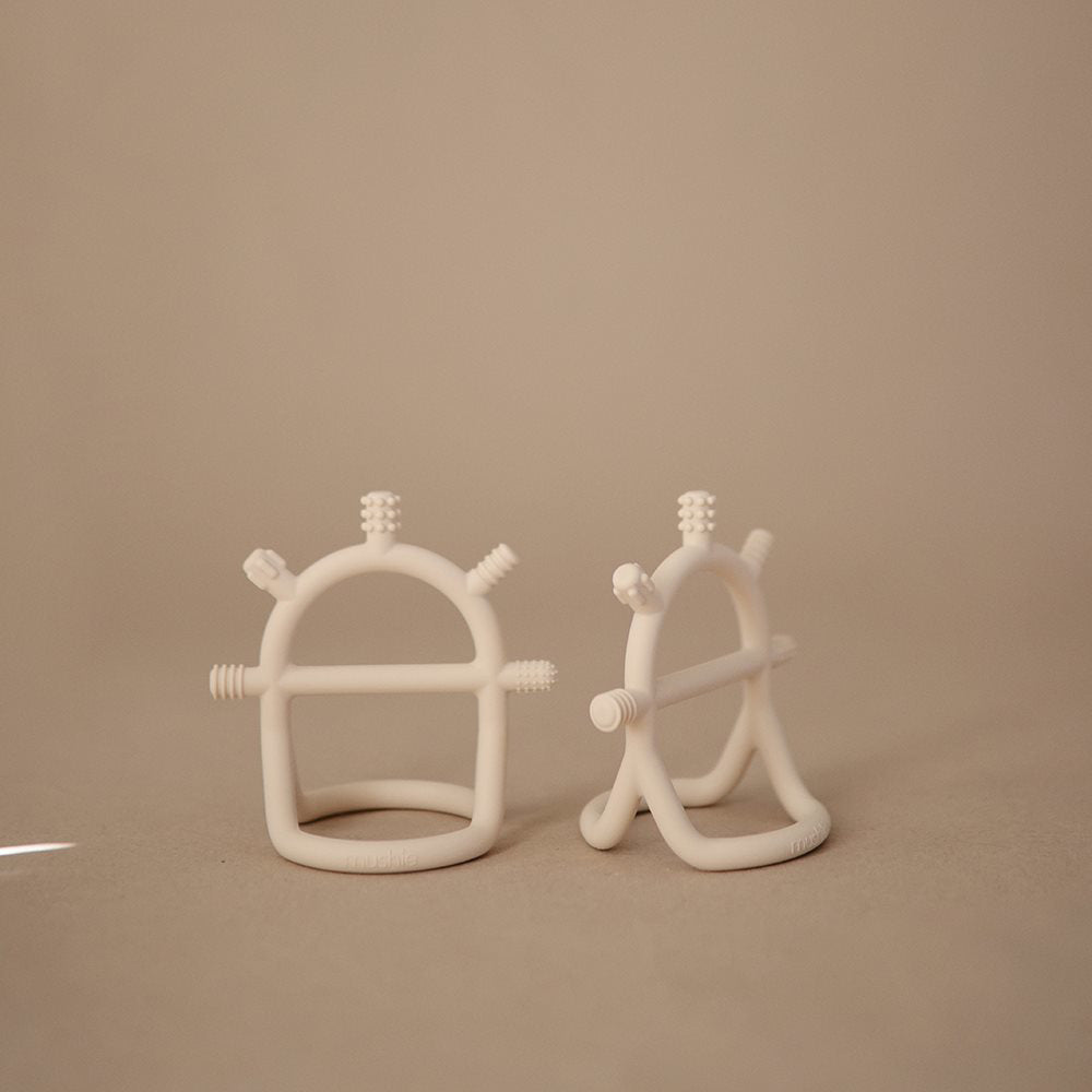 Mushie® Senzorično grizalo No-Drop Shifting Sand Mushie