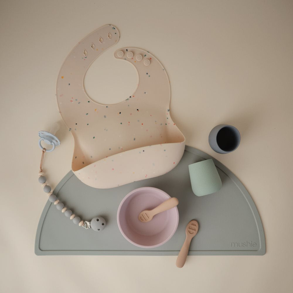 Mushie® Silikonski kozarček MINI Sippy Cup Shifting Sand Mushie