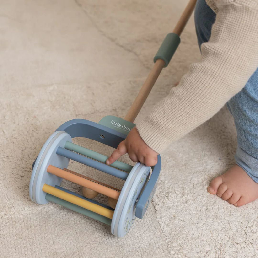 Little Dutch® Lesena ropotuljica za potiskanje Forest Friends Little Dutch