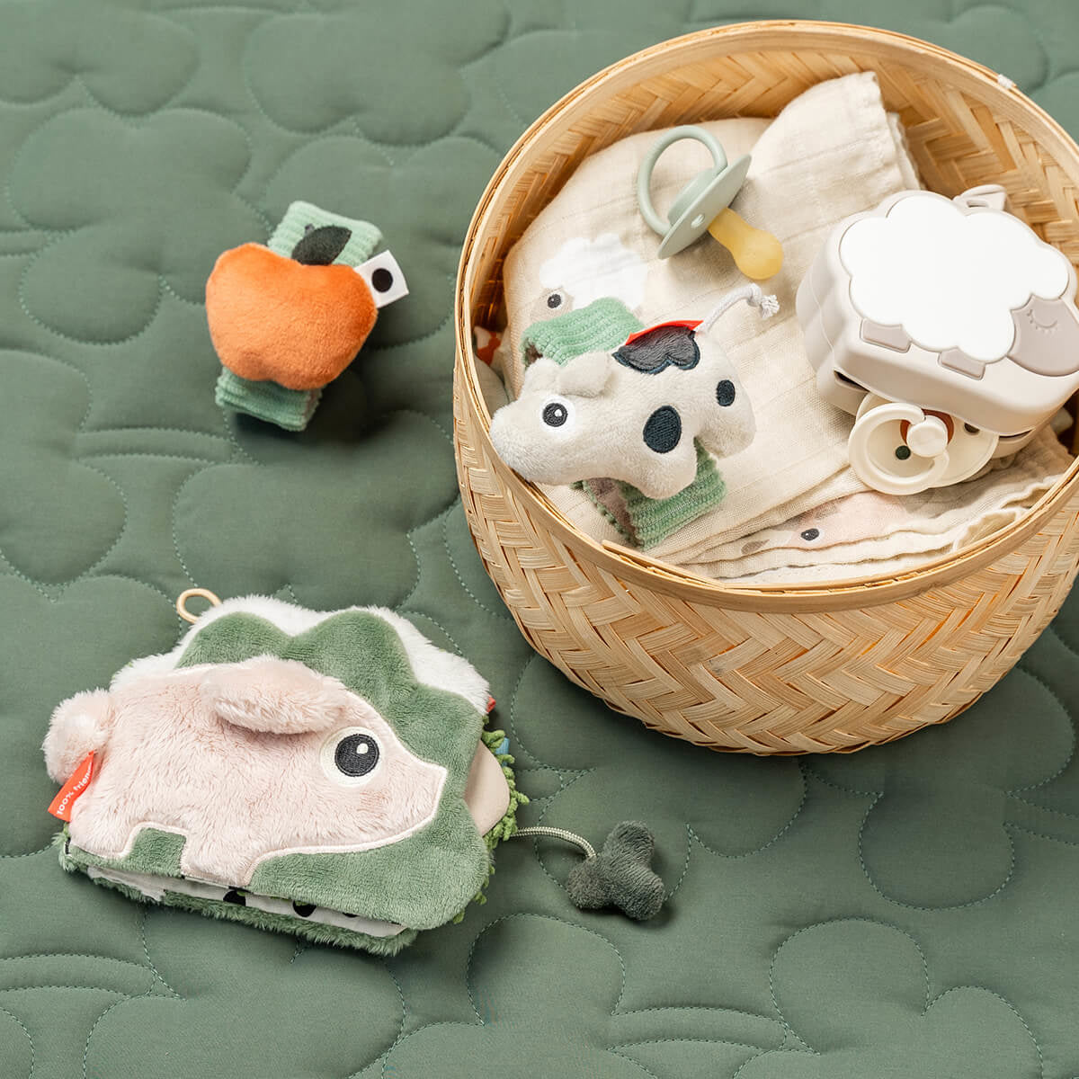 Done by Deer® Senzorična mehka knjigica Tiny Farm Colour Mix Done by Deer