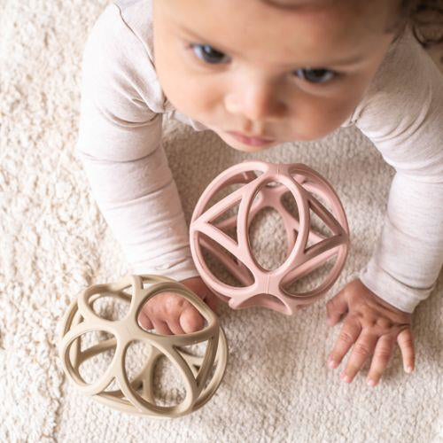 Little Dutch® Senzorična silikonska žogica Sand Little Dutch