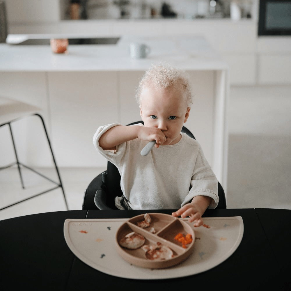 Mushie® Silikonska podloga za hranjenje Bows Mushie