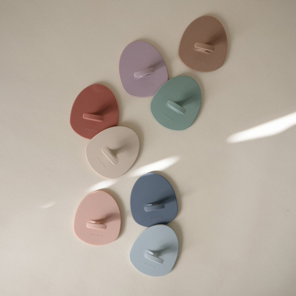 Mushie® Silikonska krtača za odstranjevanje lusk 2 kosa Rose/Soft Lilac Mushie