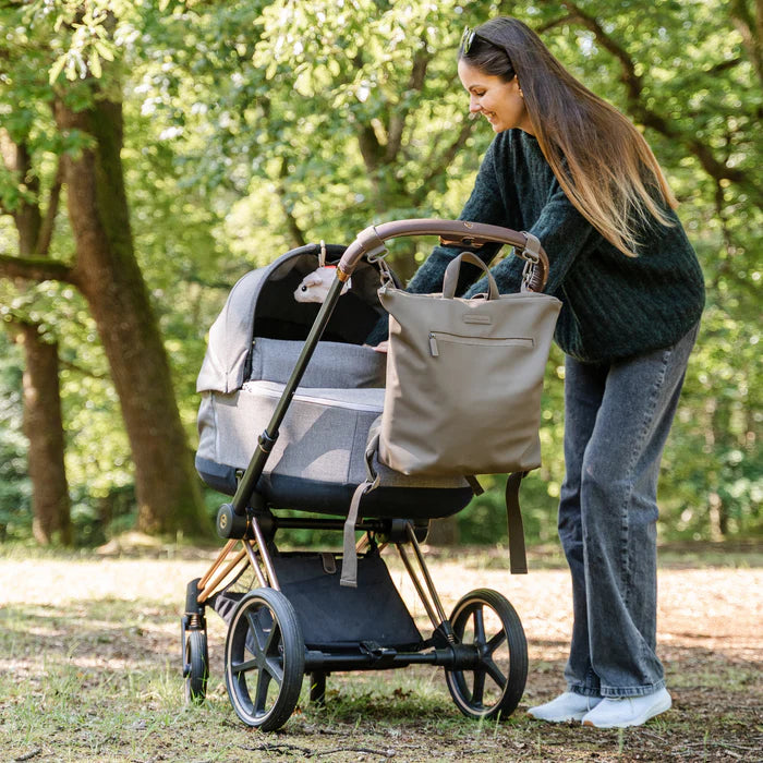 Done by Deer® Previjalni nahrbtnik Taupe Done by Deer