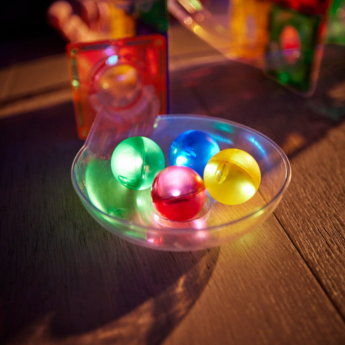 Cleverclixx® Glowing Balls 4 pack
