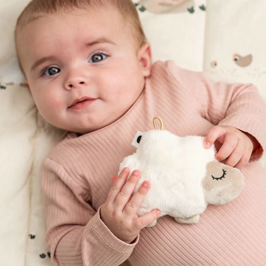 Done by Deer® Mehka senzorična ropotuljica Sheepy Sand Done by Deer