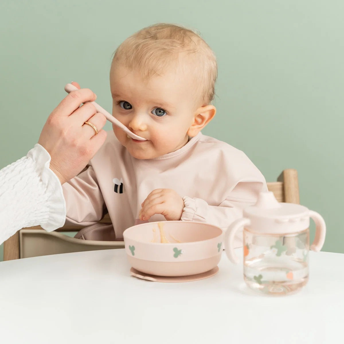 Done by Deer® Prvi jedilni set Foodie Tiny farm Powder – slika 7