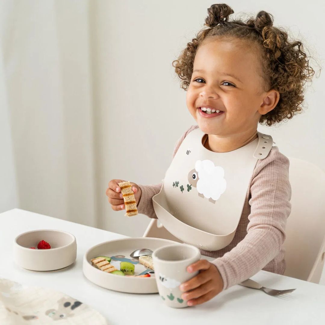 Done by Deer® Silikonski set za hranjenje Stick&Stay Tiny farm Sand Done by Deer