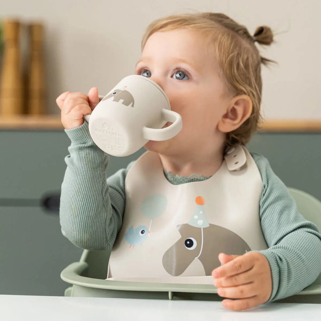 Done by Deer® Silikonski slinček Celebration Sand Done by Deer