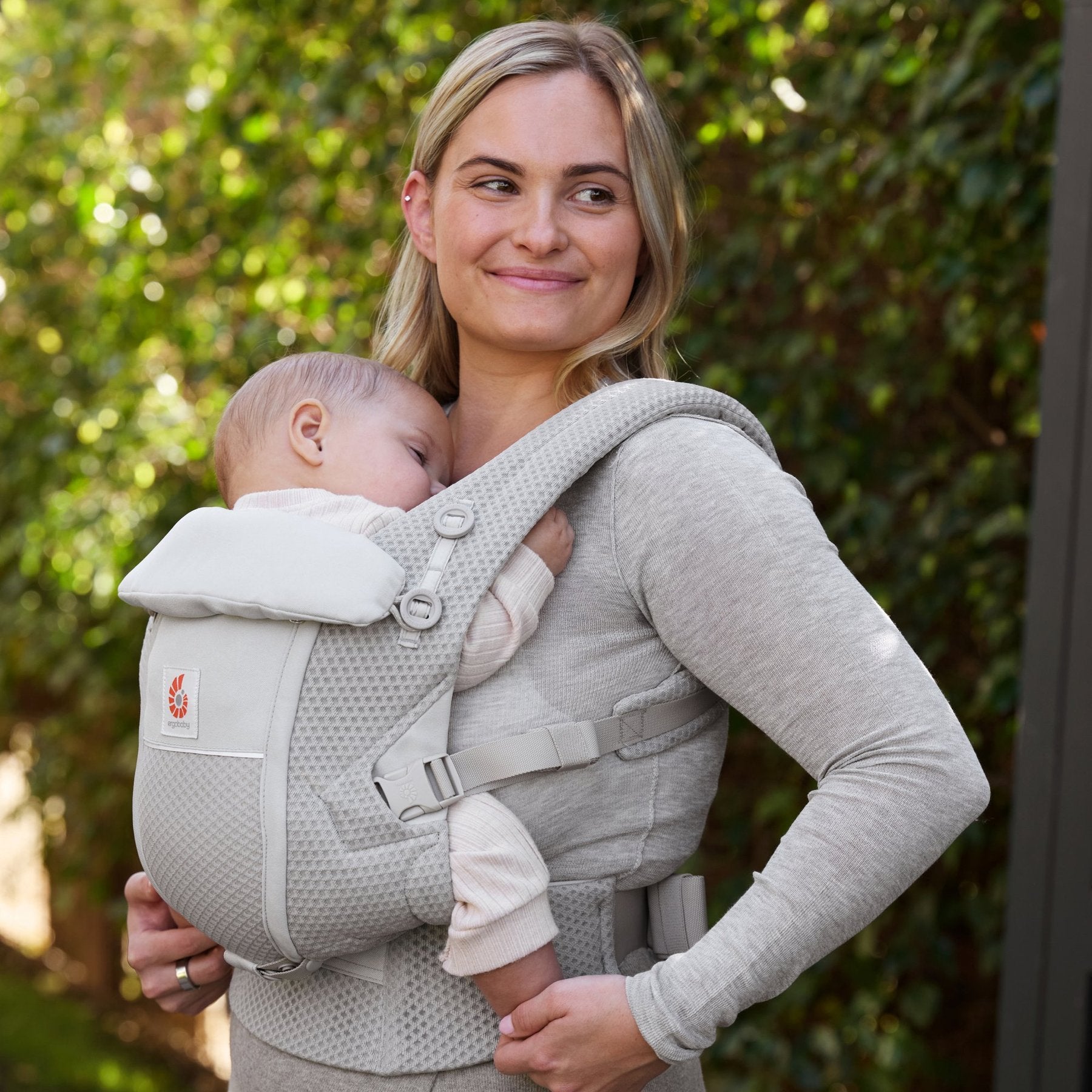 Ergobaby® Nosilka Adapt Soft Flex Mesh Pearl Grey
