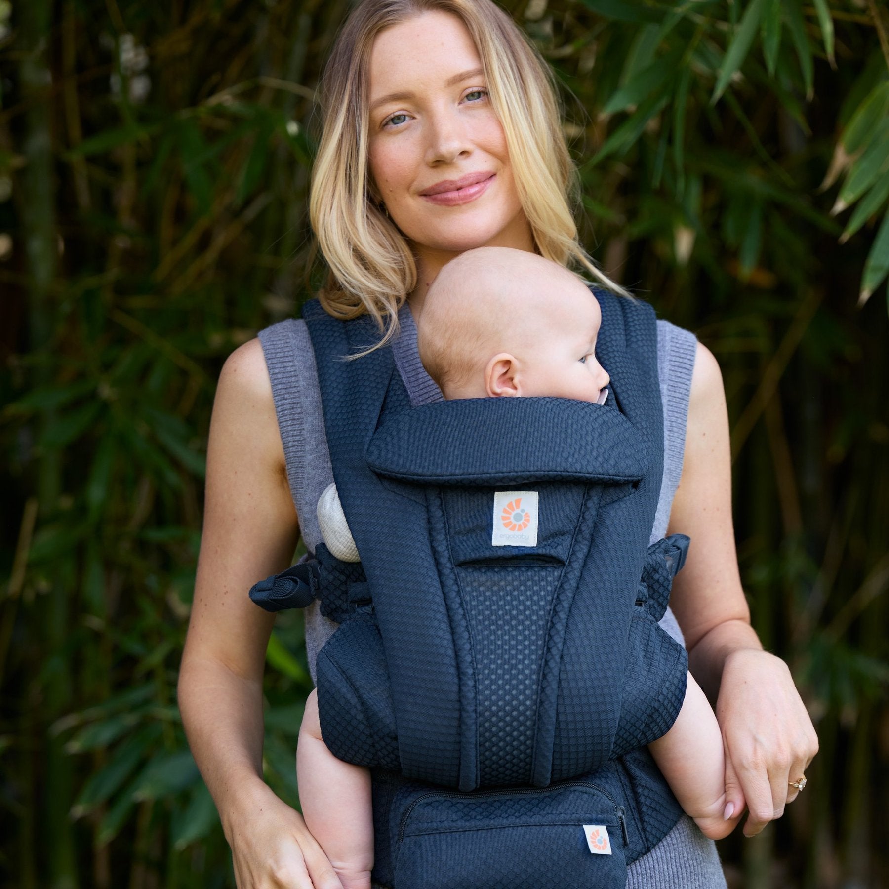 (中古美品)ergobaby OMNI Deluxe ネイビー Ergobaby® Omni Deluxe Mesh Midnight Blue Carrier – Evitas