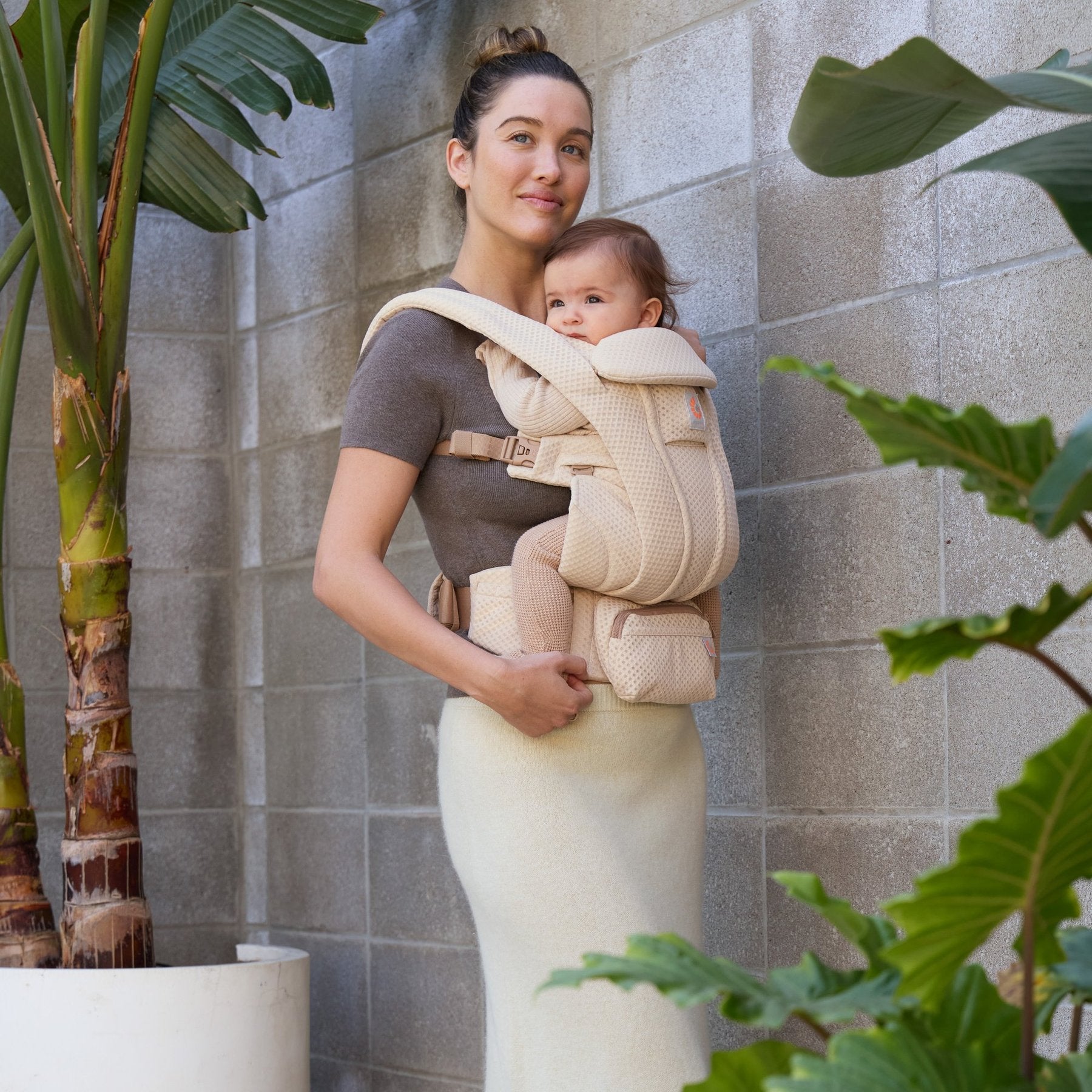 ergobaby Omni Deluxe 抱っこ紐 natural beige Ergobaby® Baby Carrier Omni Deluxe Mesh Natural Beige – Evitas