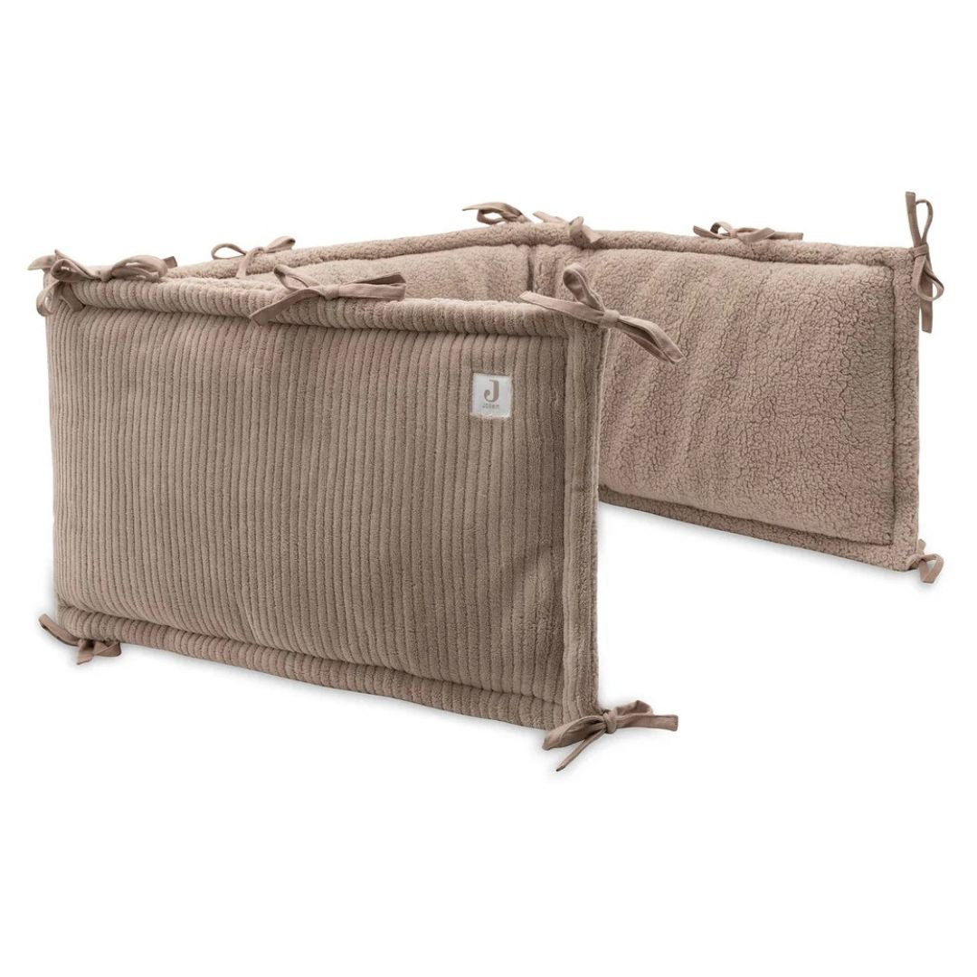 Jollein® Obroba za posteljico Cloudy Rib 180x30 Milky Coffee