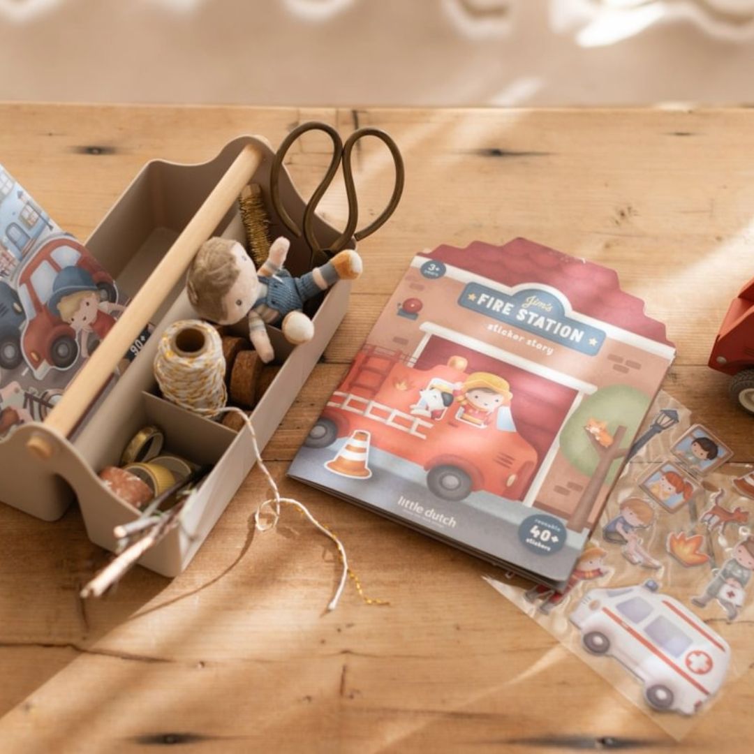 Little Dutch® Knjižica z nalepkami za večkratno uporabo Jim & Friends Little Dutch