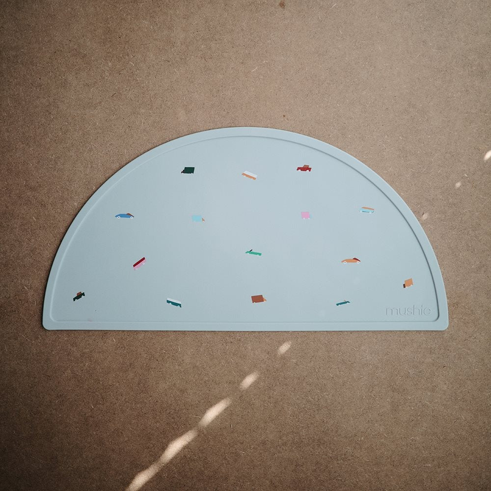 Mushie® Silikonska podloga za hranjenje Retro Cars Mushie