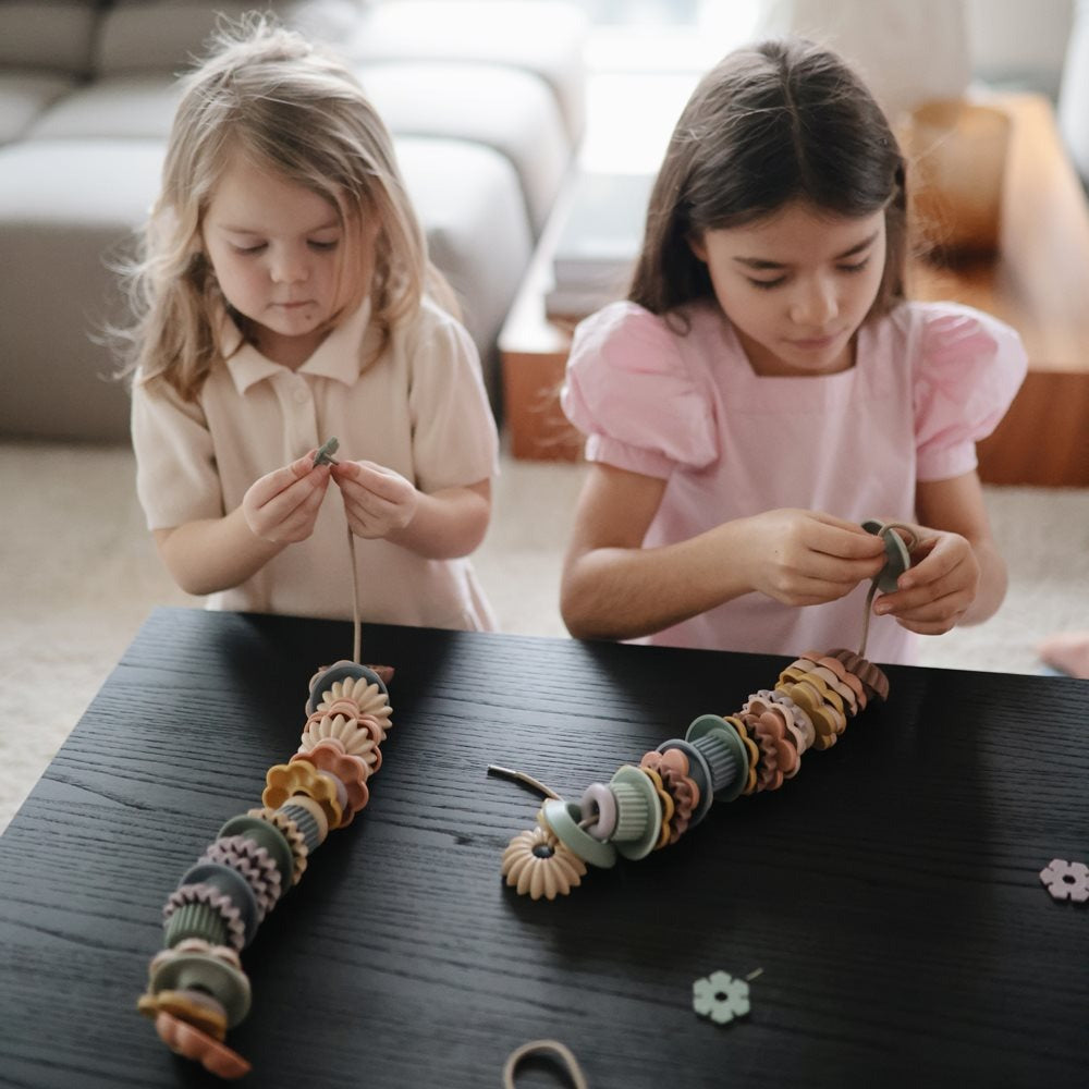 Mushie® Pretikanke Bead Lacing Toy Mushie