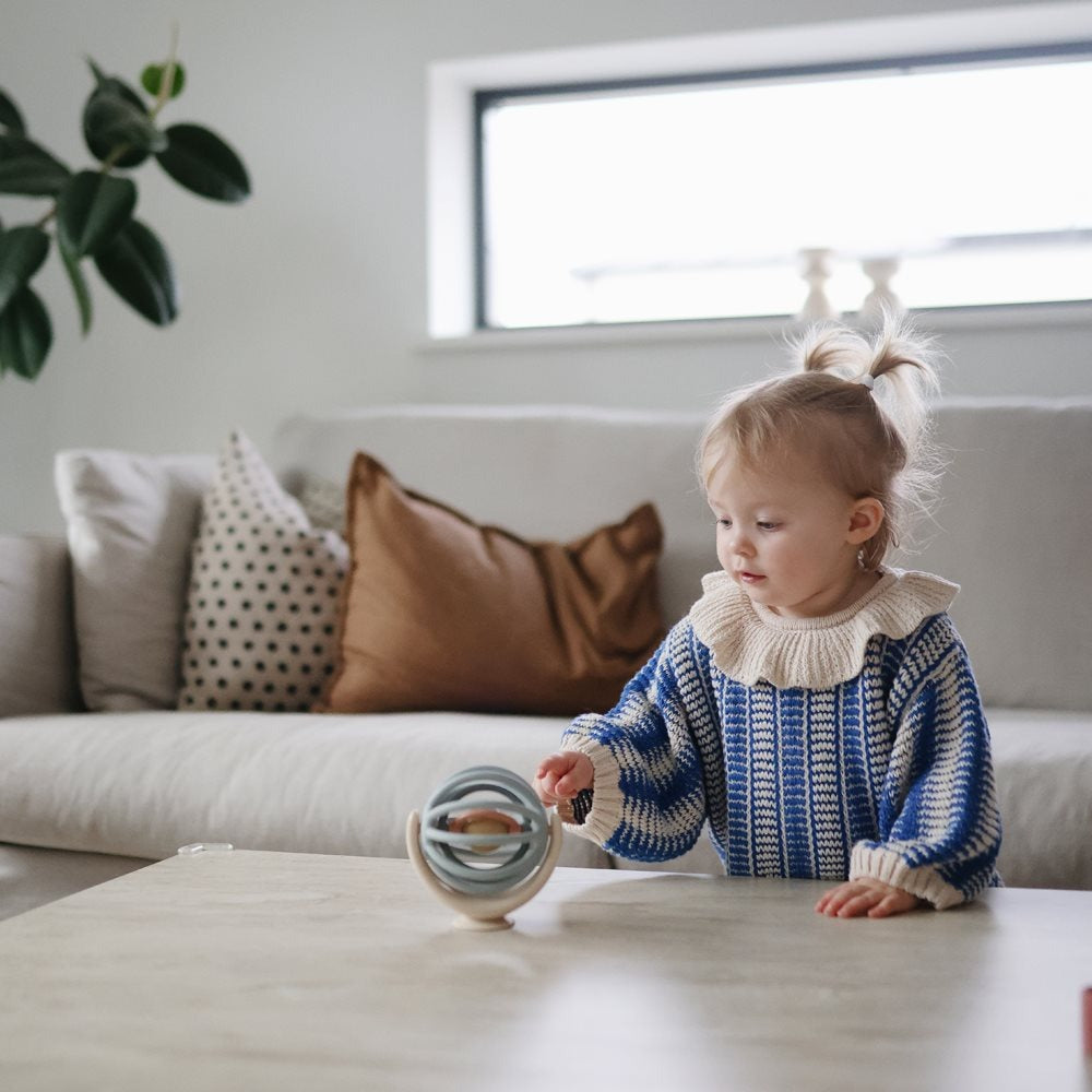 Mushie® Silikonska igrača Spinner Ball Mushie