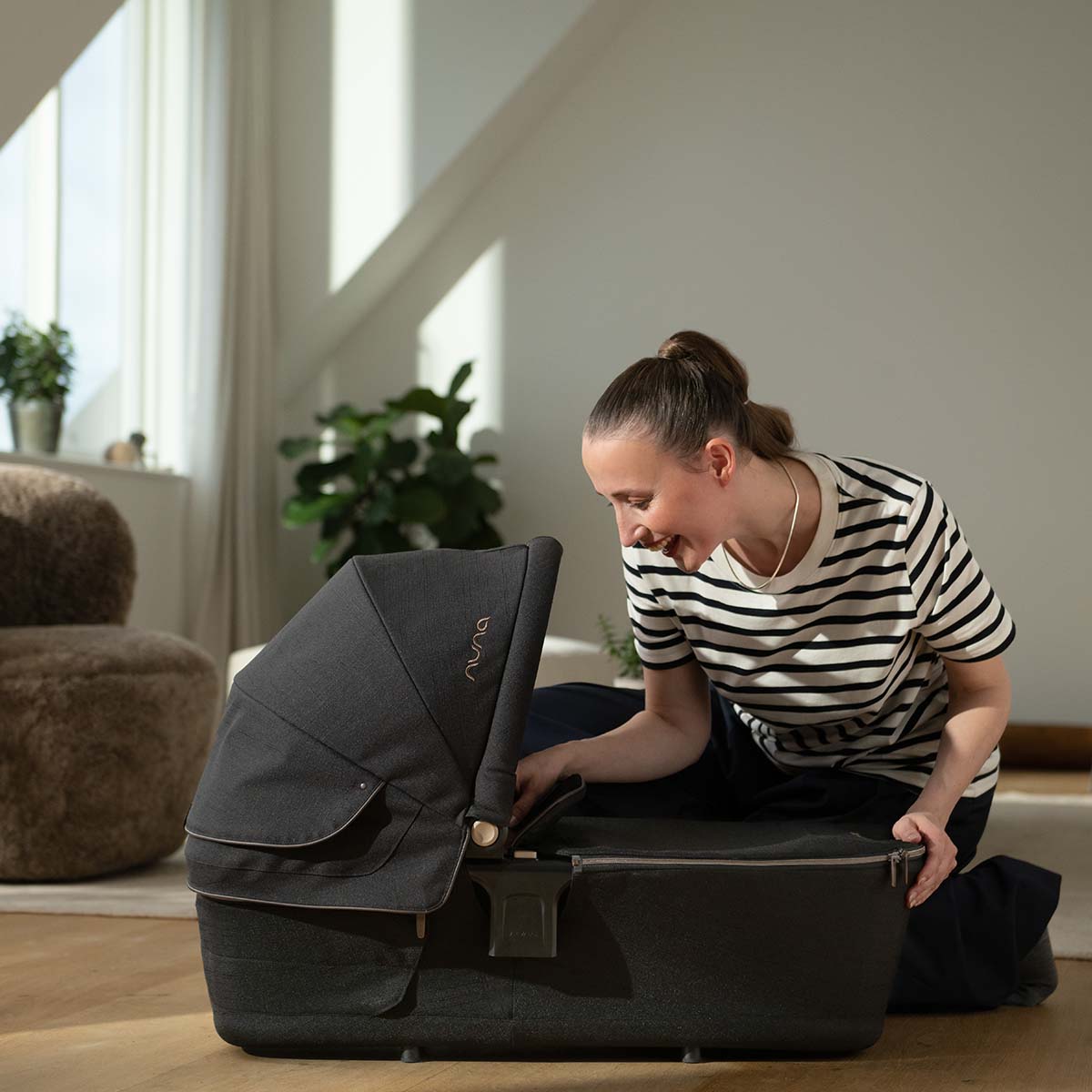 Nuna® Otroški voziček 4v1 Triv™ Next + Lytl™ + Arra™ Flex Chestnut + Isofix baza Next Nuna