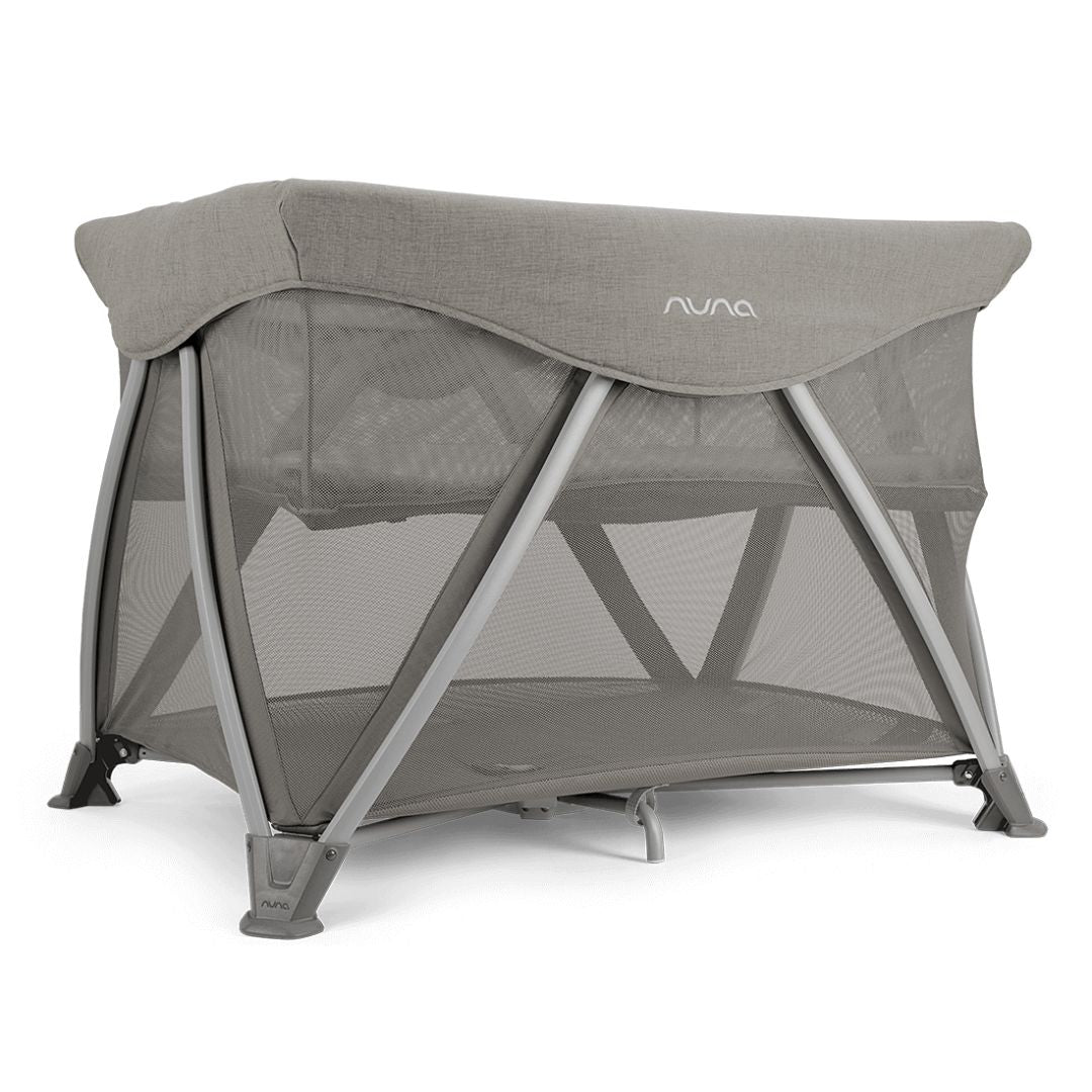 Nuna® Prenosna posteljica Sena™ Aire + rjuha Frost Nuna