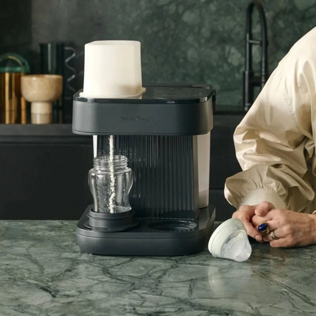 Tommee Tippee® Aparat za pripravo adaptiranega mleka Perfect Prep® Pro Black Tommee Tippee