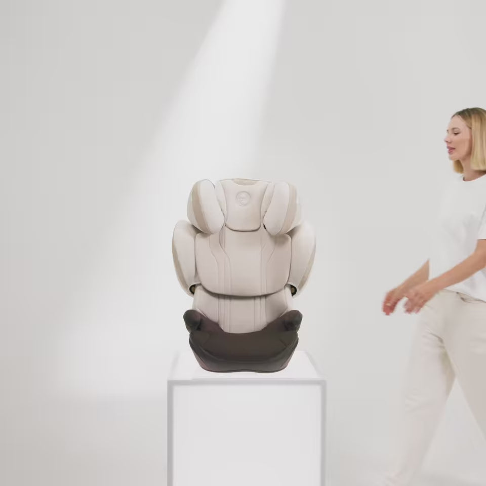 Załaduj wideo: Cybex Platinum® Child Car Seat Solution™ S i-Size (100-150 cm) Cozy Beige